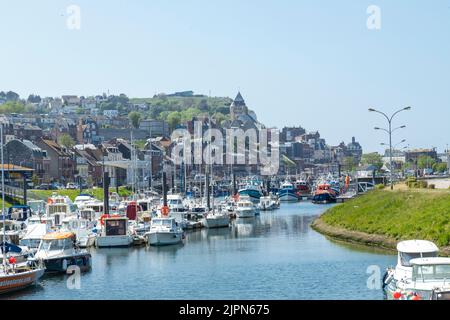 Frankreich, seine Maritime, Cote d'Albatre, Le Treport, Yachthafen und Fischereihafen // Frankreich, seine Maritime (76), Côte d'Albatre, Le Tréport, Port de Plaisa Stockfoto