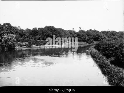 (Å mit dem Schlagen nach links) (Å med skoning till vänster) Stockfoto