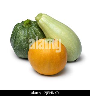 Variation von frischen hausgemachten Zucchini Nahaufnahme isoliert auf weißem Hintergrund Stockfoto