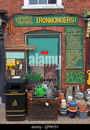 Traditioneller Eisenmonger, Lock Stock and Barrel, 7 Owen St, Hereford, Herefordshire, England, UK, HR1 2JB Stockfoto