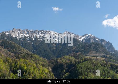 Nendeln, Liechtenstein, 28. April 2022 schöne Landschaft an einem sonnigen Tag im Frühling Stockfoto