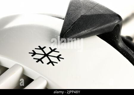 Thermostatisches Kühlerventil in Frostschutzstellung Stockfoto