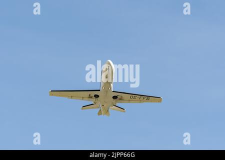 Saint Gallen, Altenrhein, Schweiz, 18. April 2022 Cessna 510 Citation der Geschäftsjet Mustang nimmt von der Start- und Landebahn 28 ab Stockfoto