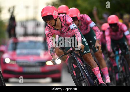 EF Education-EasyPost Fahrer in Aktion während der ersten Etappe der Ausgabe 2022 der "Vuelta a Espana", Tour of Spain Radrennen, ein Team Zeitfahren 23,2km in Utrecht, Niederlande, Freitag, 19. August 2022. BELGA FOTO LUC CLAESSEN Stockfoto