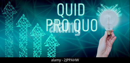 Inspiration zeigt Zeichen Quid Pro Quo, Konzept bedeutet Einen Gefallen oder Vorteil gewährt oder erwartet im Gegenzug von etwas Frau hält Glühbirne mit D Stockfoto
