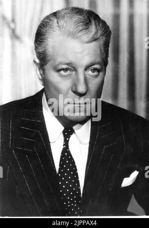 1953 ca., FRANKREICH : der französische Filmschauspieler JEAN GABIN (1904 - 1976 ) - KINO - Porträt - ritratto - abito gessato - cravatta a pois - Krawatte - polka-dots - polka dots - polka dots ---- Archivio GBB Stockfoto