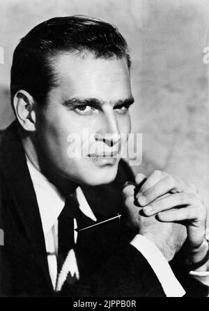 1955 c, USA : CHARLTON HESTON ( 1923 - 2008 ) Filmschauspieler - KINO - Porträt - Pipa - Pfeife - fumatore - raucherer ---- Archivio GBB Stockfoto