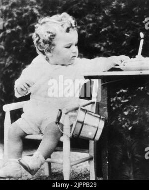 1932 , USA : Das kleine Kind CHARLES AUGUSTUS LINDBERGH Jr Sohn des amerikanischen Fliegerhelden Charles Augustus LINDBERGH ( 1902 - 1974 ) , Entführer und im Alter von 3 Jahren getötet- AVIAZIONE - AVIATORE - EROE - PIONIERE - Pioniere - rapimento - entführt - Baby - bambino rapito e ucciso ---- Archivio GBB Stockfoto