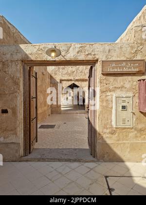 DOHA, KATAR - 11. NOV 2021: Al Wakra Souq ist der zweite traditionelle Marktplatz in Doha, Katar, im Nahen Osten. Stockfoto