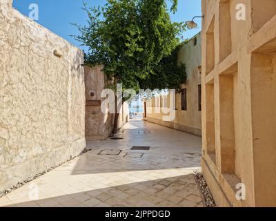 DOHA, KATAR - 11. NOV 2021: Al Wakra Souq ist der zweite traditionelle Marktplatz in Doha, Katar, im Nahen Osten. Stockfoto