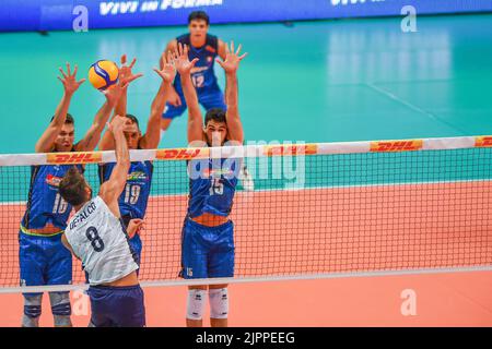 Cuneo, Cuneo, Italien, 18. August 2022, Yuri Romano' (Italien) - Defalco Torey (USA) - Roberto Russo (Italien) - Daniele Lavia (Italien) während der DHL-Testmatte Stockfoto