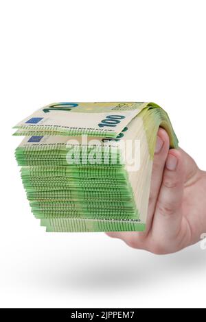 Stapel Geld in der Hand isoliert auf weißem Hintergrund. 100 Euro-Banknoten in der Hand eines Mannes. Ein Mann hält seine Hand mit einem Stapel von Banknoten als ein Stockfoto