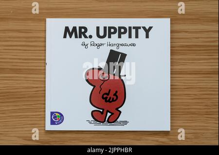 CHESTER, VEREINIGTES KÖNIGREICH - JULI 31. 2022: Mr Uppity, Titelbild der Mr Men-Buchreihe Stockfoto