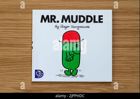 CHESTER, VEREINIGTES KÖNIGREICH - JULI 31. 2022: Mr Muddle, Titelbild der Mr Men-Buchreihe Stockfoto