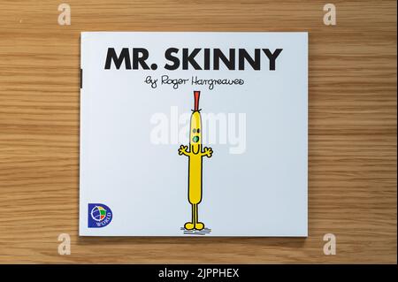 CHESTER, VEREINIGTES KÖNIGREICH - JULI 31. 2022: Mr Skinny, Titelbild der Mr Men-Buchreihe Stockfoto