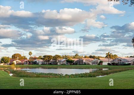 Lakeridge Greens Gemeinschaftshäuser im Westchester Country Club in Boynton Beach, Palm Beach County, Florida. Stockfoto