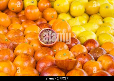 Rote Orangen auf dem Markt sizilianische Zitrus Stockfoto