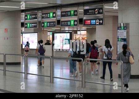 Bahnhofsüberfahrt von Hong Kong Station, Mass Transit Railway, Hong Kong 18.. August 2022 Stockfoto