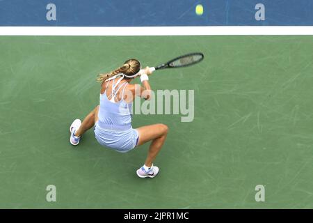 Mason, OH, USA. 19. August 2022. WESTERN and Southern Open Tennis, Mason, OH - Petra Kvitova spielt einen Ball gegen Gegner Ajla Tomlanovich . 19. August 2022 - Foto von Wally Nell/ZUMA Press (Foto: © Wally Nell/ZUMA Press Wire) Stockfoto