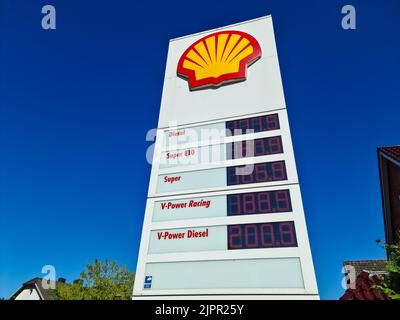 Kiel, Germany - 20. August 2022: Shell brand petrol station price list Stockfoto