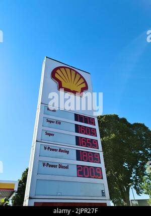 Kiel, Germany - 20. August 2022: Shell brand petrol station price list Stockfoto
