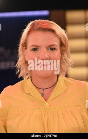 Köln, Deutschland. 19. August 2022. Die Komikerin Mirja Boes zu Gast in der WDR-Talkshow ' Kölner Treff '. Quelle: Horst Galuschka/dpa/Horst Galuschka dpa/Alamy Live News Stockfoto