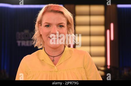 Köln, Deutschland. 19. August 2022. Die Komikerin Mirja Boes zu Gast in der WDR-Talkshow ' Kölner Treff '. Quelle: Horst Galuschka/dpa/Horst Galuschka dpa/Alamy Live News Stockfoto