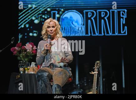 Hiawassee, GA, USA. 19. August 2022. Lorrie Morgan auf der Bühne für Lorrie Morgan und Wyatt Espalin und The Riverstones in Concert auf der Georgia Mountain Fair, Anderson Music Hall, Hiawassee, GA, 19. August 2022. Quelle: Derek Storm/Everett Collection/Alamy Live News Stockfoto