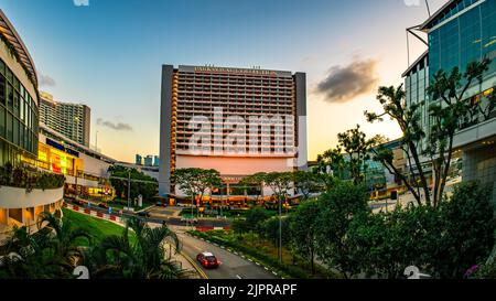 Marina Square, Parkroyal Collection Marina Bay Hotel und Suntec City im Blick. Stockfoto