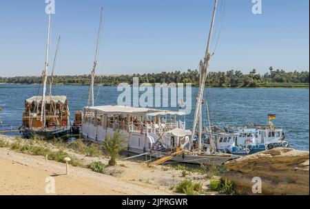 Dahabeya-Schiffe, Gebel el Silsila, Nil, Ägypten Stockfoto