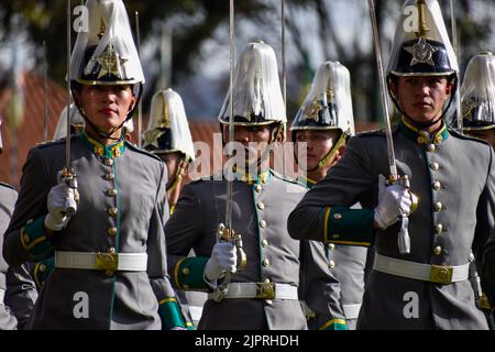 Bogota, Kolumbien. 19. August 2022. Kolumbianische Polizeikadetten während der Vereidigung des neuen nationalen Polizeidirektors Kolumbiens - General Henry Sanabria als neuer Chef durch Mandat des kolumbianischen Präsidenten Gustavo Petro, in Bogota, Kolumbien, 19. August 2022. Foto: Cristian Bayona/Long Visual Press Kredit: Long Visual Press/Alamy Live News Stockfoto