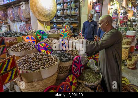 Datteln und Gewürze, Alter Souk, Markt, Assuan, Ägypten Stockfoto