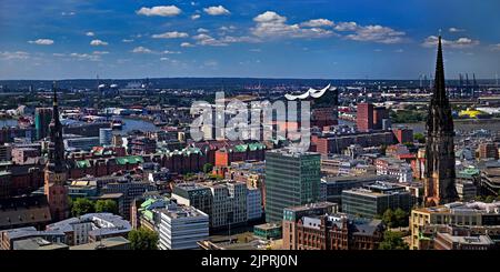Stadtansicht von oben mit der Elbe-Philharmonie, Hamburg, Deutschland Stockfoto