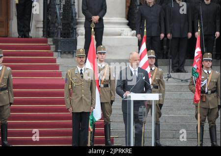 Budapest, Ungarn, 20.. August 2022,Szalay-Bobrovniczky Kristóf (Verteidigungsminister) spricht über die Staatszeremonie auf dem Kossuth-Lajos-Platz zum 939.. Jahrestag der Finanzierung des christlichen Ungarn, Balint Szentgallay / Alamy Live News Stockfoto