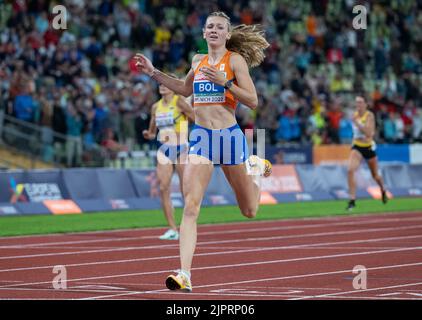 19. August 2022, Bayern, MŸnchen: Leichtathletik: Europameisterschaften, Olympiastadion, 400m Hürden, Frauen, Finale. Femke Bol aus den Niederlanden überquert die Ziellinie. Foto: Sven Hoppe/dpa Stockfoto