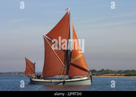 Die Thames-Segelschiff Barge George Smeed in Vollsegel, Blackwater Estuary, Essex. Stockfoto