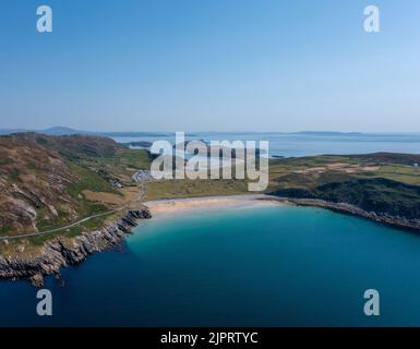 Luftaufnahme des Lackenakea Bay Beach in Barley Cove auf der Halbinsel Mizen in West Cork in Irland Stockfoto