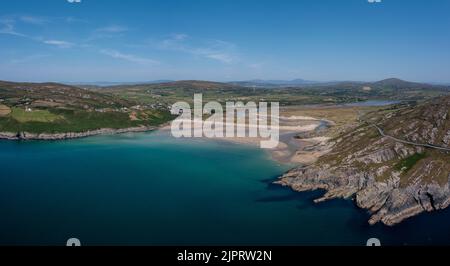 Eine Luftaufnahme des Barley Cove Beach auf der Halbinsel Mizen in West Cork in Irland Stockfoto