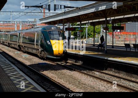 Slough, berkshire, Großbritannien. 20.. August 2022. Ein ruhiger Tag am Bahnhof Slough, als der Nationale Eisenbahnstreik die Zahl der heute laufenden GWR-Züge beeinflusste. Die Eisenbahner streiken über die Bezahlung, den Verlust von Arbeitsplätzen und die geplanten Schließungen der Fahrkartenschalter. Quelle: Maureen McLean/Alamy Live News Stockfoto