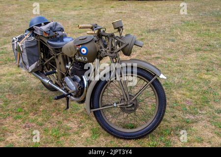 1938 30s, dreißiger BSA 250cc Armee Versand Fahrer Motorrad. 2. Weltkrieg, 2. Weltkrieg, 2. Weltkrieg, WW2. Militärfahrzeug der RAF am Kriegswochenende des Lytham 1940er-Festivals 2022 Stockfoto