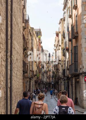 Girona, Spanien - 26. Juni 2022: Blick auf die Altstadt von Girona in Catalunia, Spanien Stockfoto