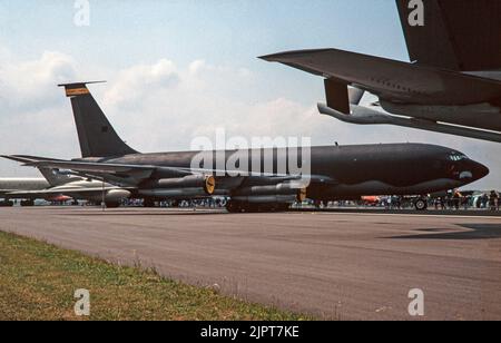 Ein US Air Force Boeing KC-135 Tanker, Seriennummer 59-1506, 1990 in Boscombe Down in England. Stockfoto