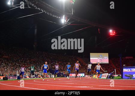 München, Deutschland. 20. August 2022. Jacobs Lamont Marcel vom Team Italia, Hughes Zharnel aus Großbritannien, Azu Jeremiah aus Großbritannien, Volko Jan von Slovakia1, Fall Moumadou aus Frankreich, Olatunde Israel aus Irland, Prescod Reece aus Großbritannien und Ali Chituru vom Italia Team in Aktion während des Finales von 100m des European Champhonsh Munich 2022 im Olympiastadion, München, Baviera, Deutschland, 16/08/22 Quelle: Independent Photo Agency/Alamy Live News Stockfoto