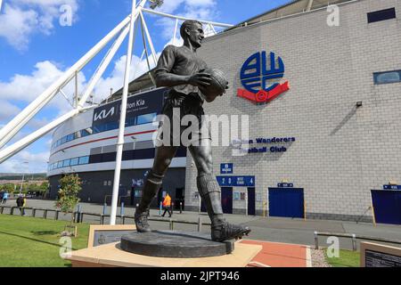 Die Statue des Nat Lofthouse vor dem Stadion der Universität von Bolton Stockfoto