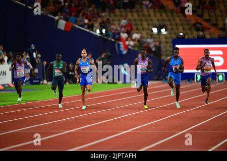 München, Deutschland. 20. August 2022. Jacobs Lamont Marcel vom Team Italia, Hughes Zharnel aus Großbritannien, Azu Jeremiah aus Großbritannien, Volko Jan von Slovakia1, Fall Moumadou aus Frankreich, Olatunde Israel aus Irland, Prescod Reece aus Großbritannien und Ali Chituru vom Italia Team in Aktion während des Finales von 100m des European Champhonsh Munich 2022 im Olympiastadion, München, Baviera, Deutschland, 16/08/22 Quelle: Independent Photo Agency/Alamy Live News Stockfoto