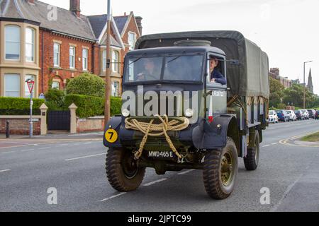 1967 60s umweltfreundlicher Bedford ARMEE-LKW der 60er Jahre; Militärfahrzeuge; 2. Weltkrieg, 2. Weltkrieg, WW2. Militärfahrzeug am Kriegswochenende des Lytham 1940er-Festivals 2022 Stockfoto