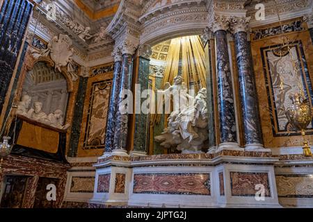 Bernini, Ekstase der heiligen Teresa in der Kirche Santa Maria della Vittoria, Rom, Stockfoto