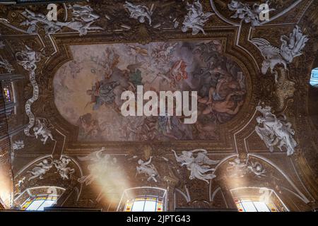 Santa Maria della Vittoria, Rom, Italien - die Jungfrau Maria triumphiert über Ketzerei und Fall der Engel der Rebellen, in der Gruft Stockfoto