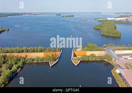 Luftaufnahme vom Aquadukt in Harderwijk am Veluwemeer in den Niederlanden Stockfoto