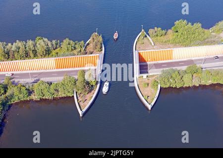 Luftaufnahme vom Aquadukt in Harderwijk am Veluwemeer in den Niederlanden Stockfoto